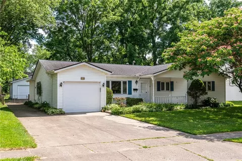 32 Joyce Dr, Fairborn, OH 45324