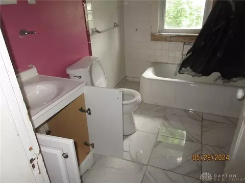 Bath - 220 Euclid Ave, Springfield, OH 45505 photo 3 of 3