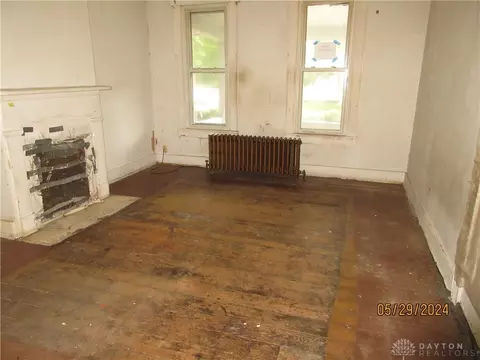 Living - 220 Euclid Ave, Springfield, OH 45505 photo 2 of 6