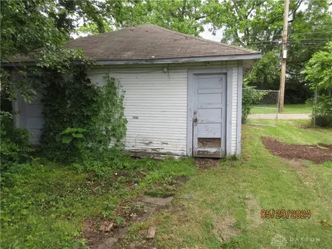 Exterior - 220 Euclid Ave, Springfield, OH 45505 photo 3 of 6