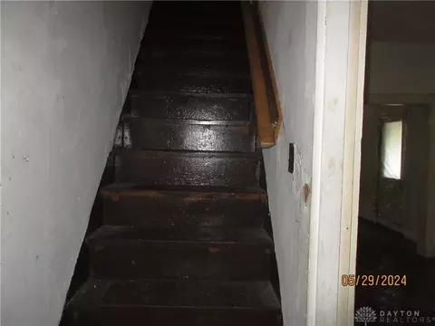 Entry Way - 220 Euclid Ave, Springfield, OH 45505 photo 1 of 2