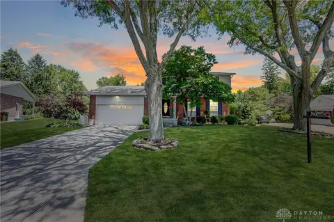 2813 Hemphill Rd, Dayton, OH 45440