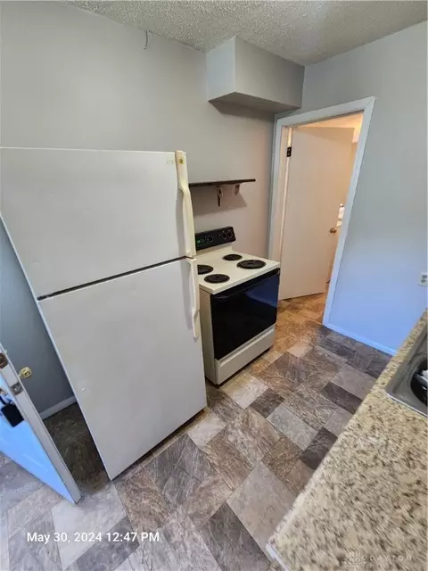 Kitchen - 736 N Main St, Marion, OH 43302 photo 3 of 4