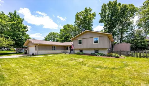 980 Pheasant Run Dr, Washington Township, OH 45458
