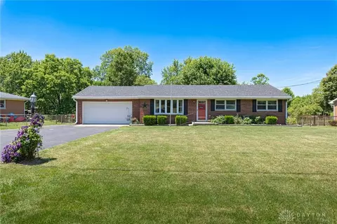 3851 Sterling Dr, Franklin, OH 45005