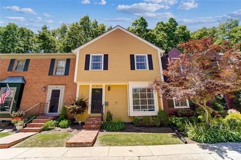 42 Nicholson Ct, Washington Township, OH 45459