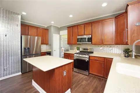Kitchen - 868 Thornton Dr, Morrow, OH 45152 photo 3 of 7