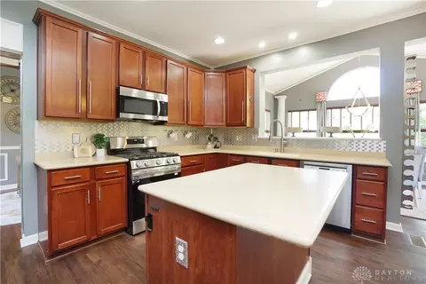 Kitchen - 868 Thornton Dr, Morrow, OH 45152 photo 4 of 7