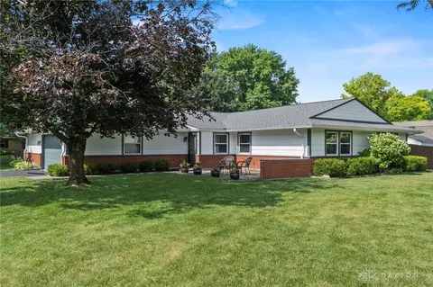 1291 Fernshire Dr, Centerville, OH 45459