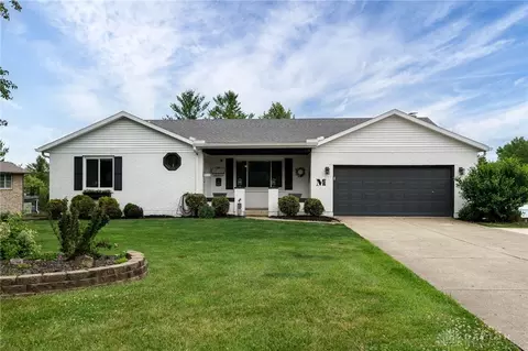 32 W Hunter Dr, Enon, OH 45323