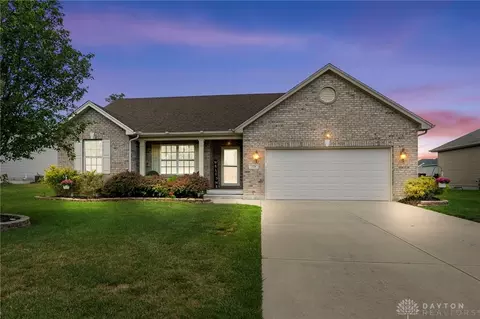 328 Deep Woods Ct, Carlisle, OH 45005