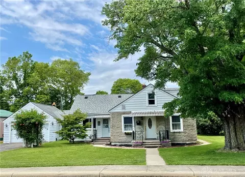 52 Maple St, Farmersville, OH 45325