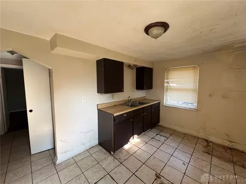 Kitchen - 818 Overlook Ave, Cincinnati, OH 45238 photo 2 of 2