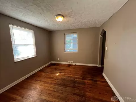 Living - 818 Overlook Ave, Cincinnati, OH 45238 photo 4 of 4