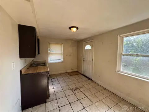 Kitchen - 818 Overlook Ave, Cincinnati, OH 45238 photo 1 of 2