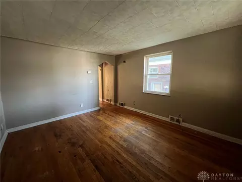 Living - 818 Overlook Ave, Cincinnati, OH 45238 photo 1 of 4
