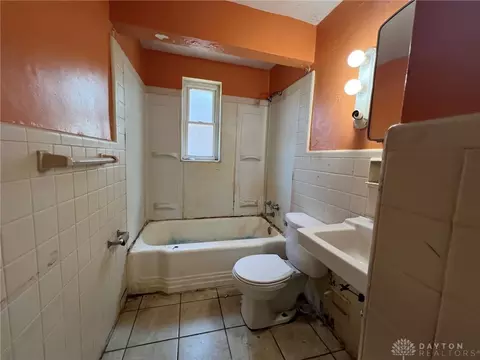 Bath - 818 Overlook Ave, Cincinnati, OH 45238 photo 1 of 1