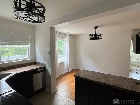 Dining - 1531 N Plum St #B, Springfield, OH 45504 photo 1 of 1