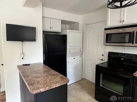 Kitchen - 1531 N Plum St #B, Springfield, OH 45504 photo 2 of 2