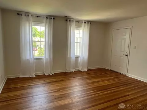 Living - 1531 N Plum St #B, Springfield, OH 45504 photo 1 of 1