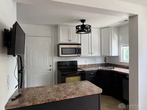 Kitchen - 1531 N Plum St #B, Springfield, OH 45504 photo 1 of 2