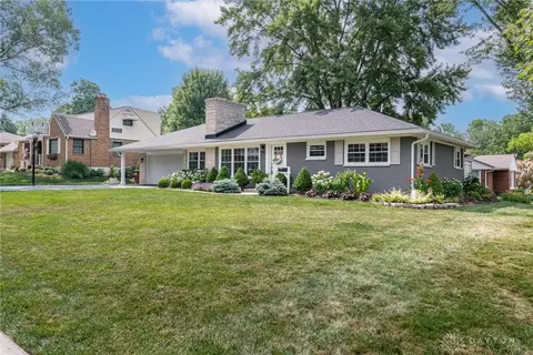 Exterior - 264 Castle Dr, Kettering, OH 45429 photo 9 of 9