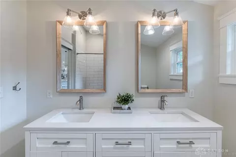 Bath - 264 Castle Dr, Kettering, OH 45429 photo 2 of 3
