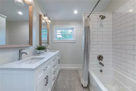 Bath - 264 Castle Dr, Kettering, OH 45429 photo 1 of 3