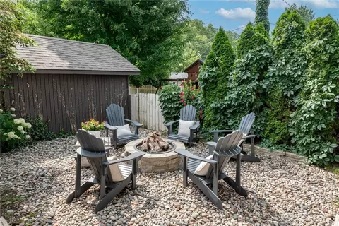 Exterior - 264 Castle Dr, Kettering, OH 45429 photo 7 of 9