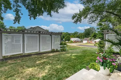 Exterior - 264 Castle Dr, Kettering, OH 45429 photo 8 of 9