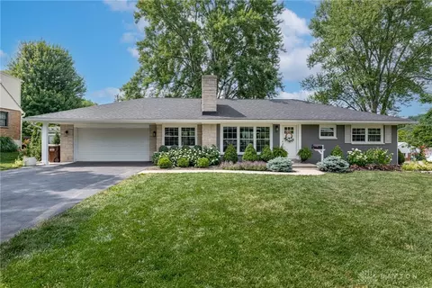 Exterior - 264 Castle Dr, Kettering, OH 45429 photo 1 of 9