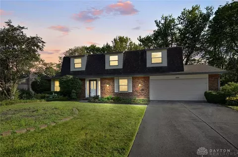 2037 Washington Creek Ln, Washington Township, OH 45458
