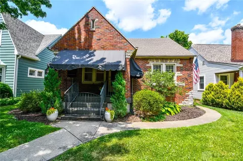 423 Triangle Ave, Oakwood, OH 45419