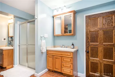 Bath - 894 E Court St, Sidney, OH 45365 photo 4 of 10