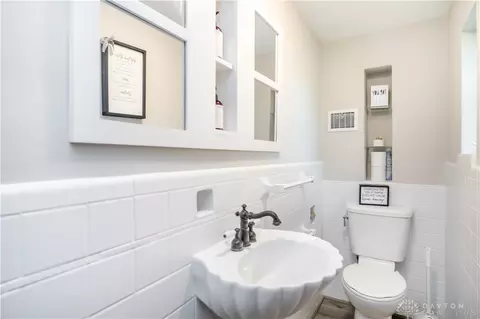 Bath - 894 E Court St, Sidney, OH 45365 photo 6 of 10