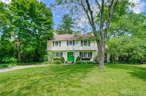 517 E Schantz Ave, Oakwood, OH 45409