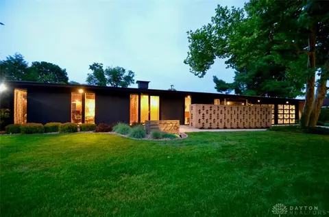 226 Sanderson Dr, Washington Township, OH 45459