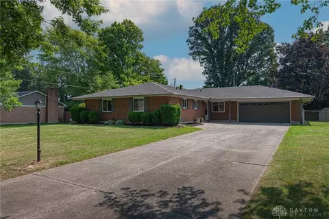 5282 Applecreek Rd, Centerville, OH 45429