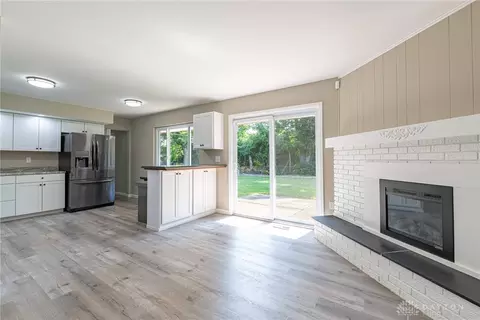 Living - 5282 Applecreek Rd, Centerville, OH 45429 photo 4 of 8