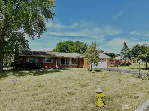 2611 Flowerstone Dr, West Carrollton, OH 45449