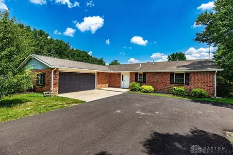 1300 Dusty Ln, West Alexandria, OH 45381
