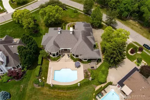 2277 Melrose Private Dr, Xenia, OH 45385