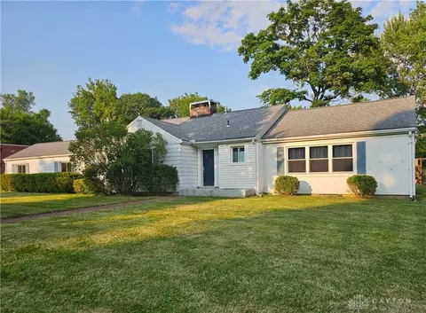 1820 Woods Dr, Dayton, OH 45432