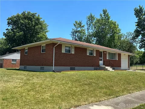 658 Crown Ave, Dayton, OH 45417 photo 4