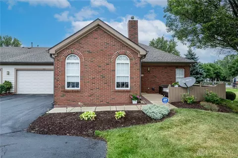 123 Edinburgh Village Dr, Washington Township, OH 45458
