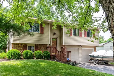 2449 Coldsprings Dr, Dayton, OH 45434