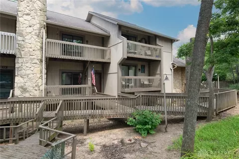 216 Hermitage Ct, Centerville, OH 45459 photo 2
