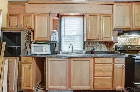 2318 N Cottingham Rd, Springfield, OH 45506 photo 9