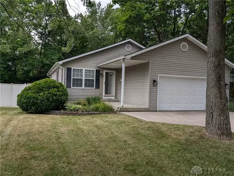3283 Claydor Dr, Beavercreek, OH 45431