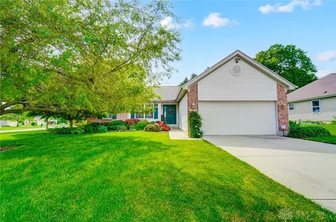 1870 Hunters Ridge Dr, Troy, OH 45373